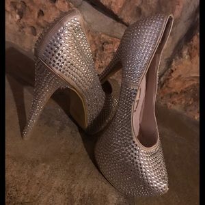 TRAFFIC Embellished nude heels S: 9